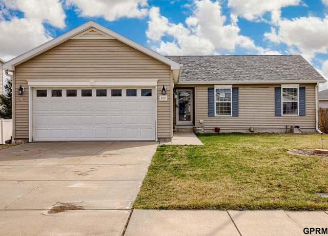 Property at 912 N 26th St N, Beatrice, NE 68310, 5 beds, 3 baths
