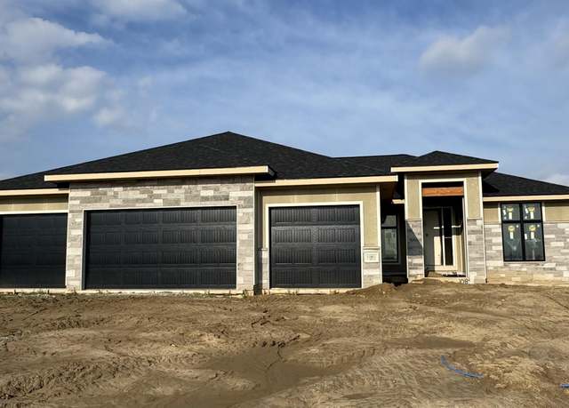 Property at 10801 S 220th St, Gretna, NE 68028, 6 beds, 3 baths