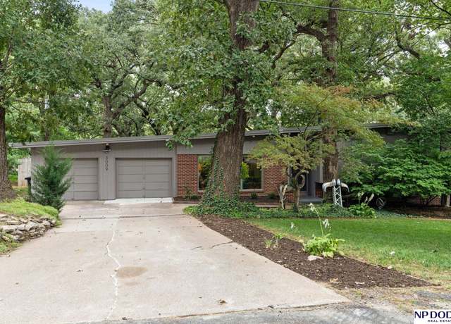 Property at 3009 S 94th St, Omaha, NE 68124, 3 beds, 2 baths