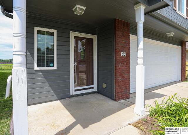 Property at 32 Huron Cir, Council Bluffs, IA 51501, 3 beds, 2 baths