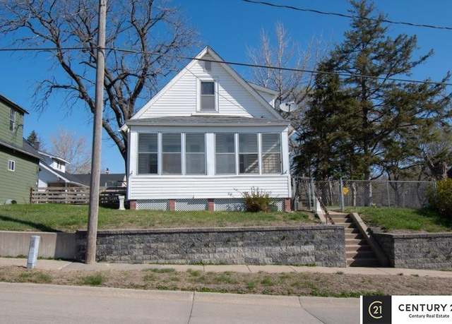 Property at 1118 Frederick St, Omaha, NE 68108, 4 beds, 1 bath