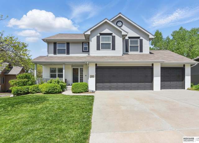Property at 8506 S 102nd St, La Vista, NE 68128, 4 beds, 2.5 baths