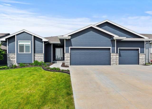 Property at 12040 S 44th St, Bellevue, NE 68123, 4 beds, 4 baths