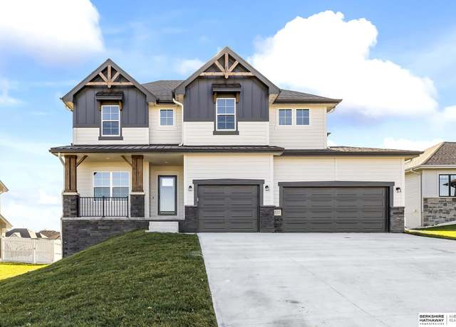 Property at 18325 Summit Dr, Omaha, NE 68136, 4 beds, 2.5 baths