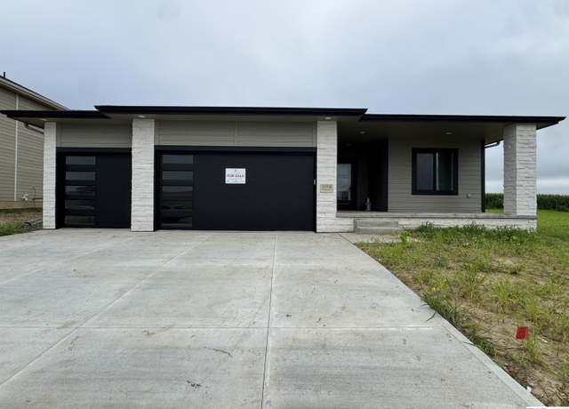 Property at 20708 Vernon Ave, Elkhorn, NE 68022, 5 beds, 3.5 baths