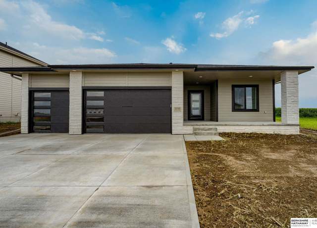 Property at 20708 Vernon Ave, Elkhorn, NE 68022, 5 beds, 3.5 baths