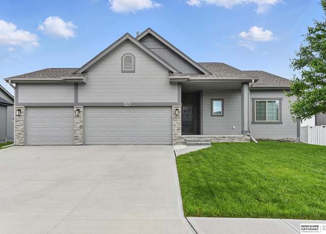 Property at 11745 S 113th St, Papillion, NE 68046, 4 beds, 3 baths