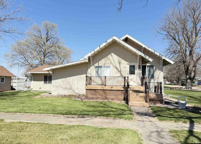 Property at 404 1st St, Hordville, NE 68846, 3 beds, 3 baths