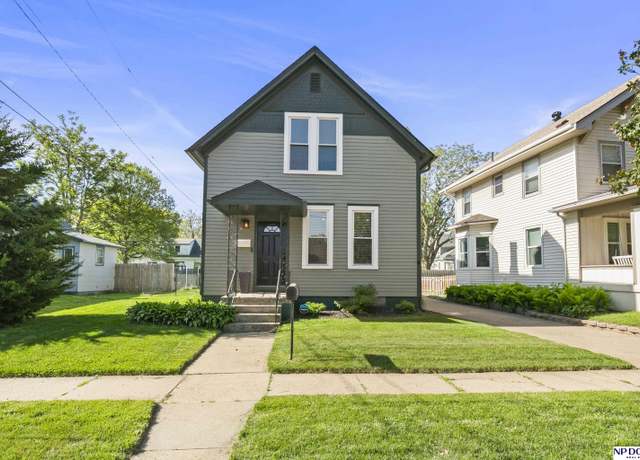 Property at 1121 E 6th St, Fremont, NE 68025, 4 beds, 3 baths