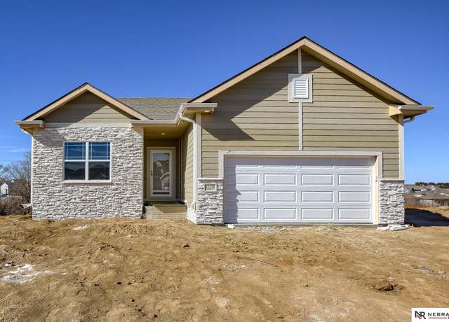 Property at 11711 S 119th St, Papillion, NE 68046, 3 beds, 3 baths