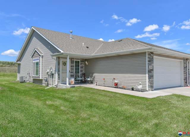 Property at 3365 N 89th St, Lincoln, NE 68507, 2 beds, 2 baths