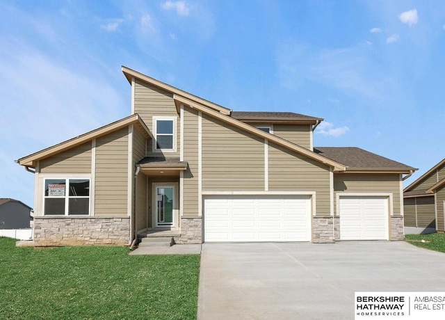 Property at 10305 S 110th St, Papillion, NE 68046, 3 beds, 3 baths