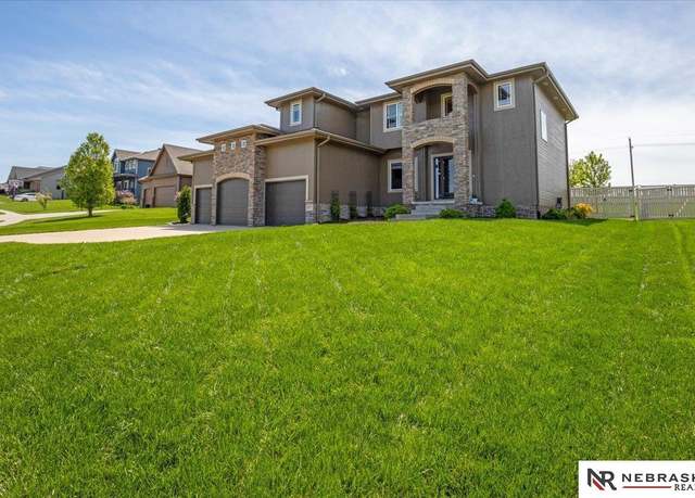 Property at 8201 Swallowtail St, Papillion, NE 68046, 5 beds, 3.5 baths