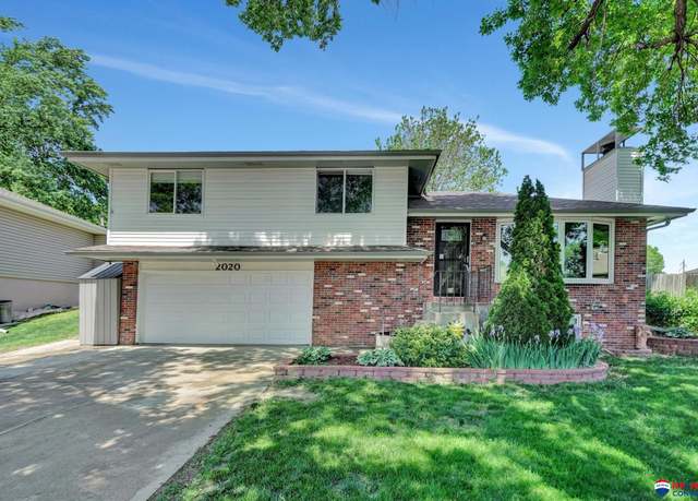 Property at 2020 Ranger Cir, Lincoln, NE 68521, 4 beds, 2.5 baths