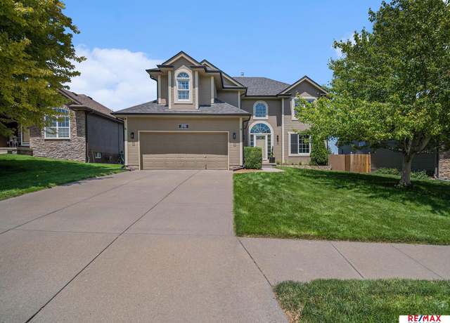 Property at 18916 Olive St, Omaha, NE 68136, 4 beds, 3.5 baths