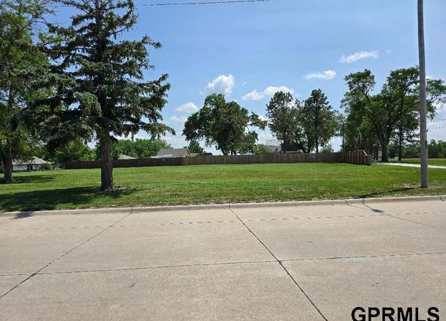 Property at 1904 E 10th St, York, NE 68467