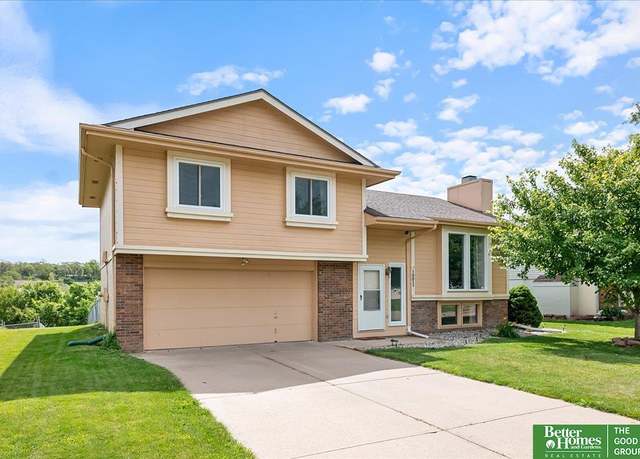 Property at 10011 S 9 Cir, Bellevue, NE 68123, 3 beds, 2.5 baths