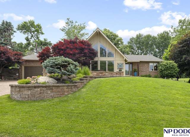 Property at 2723 Eagle Dr, Fremont, NE 68025, 4 beds, 2 baths