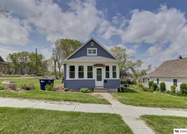 Property at 3318 N 65th St, Omaha, NE 68104, 1 bed, 2 baths