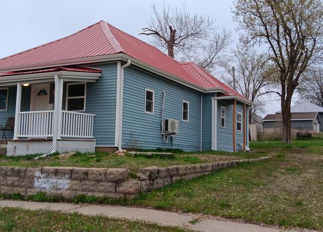 Property at 1229 3rd St, Fairbury, NE 68352, 2 beds, 1 bath