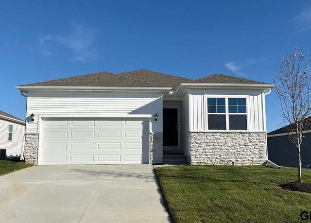 Property at 7221 S 205th St, Gretna, NE 68028, 4 beds, 3 baths
