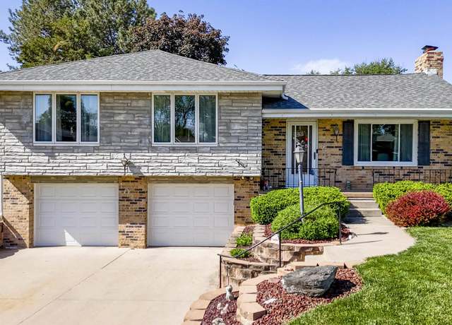 Property at 10111 O St, Omaha, NE 68127, 3 beds, 2.5 baths
