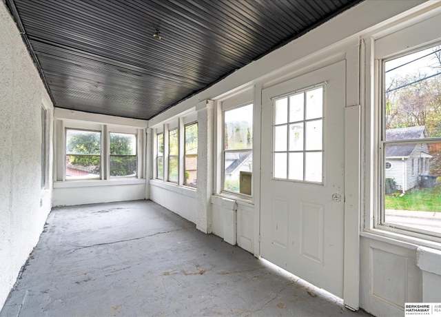 Property at 122 Angle Ave, Council Bluffs, IA 51503, 4 beds, 2 baths