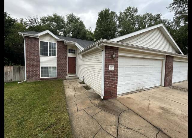 Property at 218 W Irving St, Lincoln, NE 68521, 3 beds, 1 bath