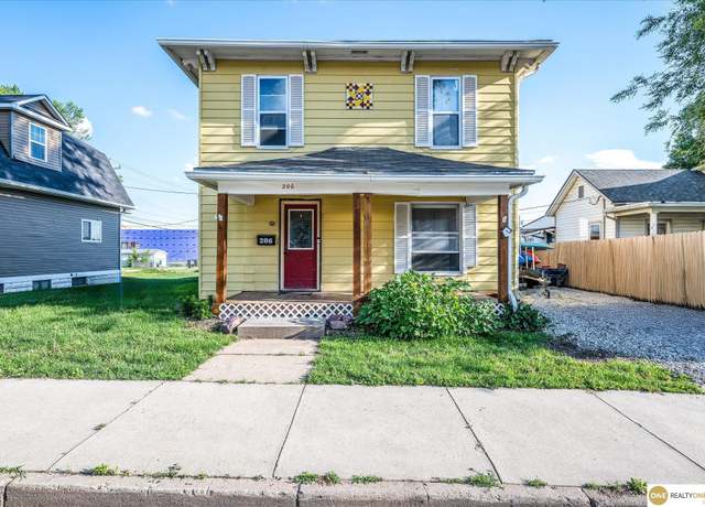 Property at 206 E Huron St, Missouri Valley, IA 51555, 5 beds, 2 baths