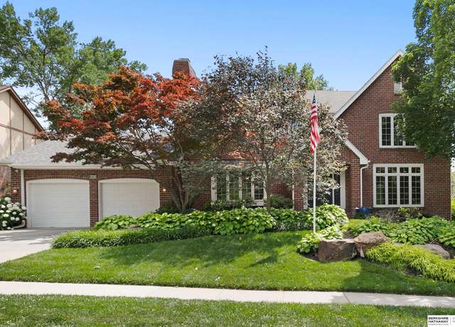 Property at 6421 Shenandoah Dr, Lincoln, NE 68510, 4 beds, 3.5 baths