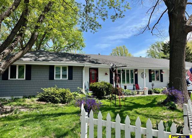 Property at 1468 Oak Dr, Blair, NE 68008, 2 beds, 2 baths