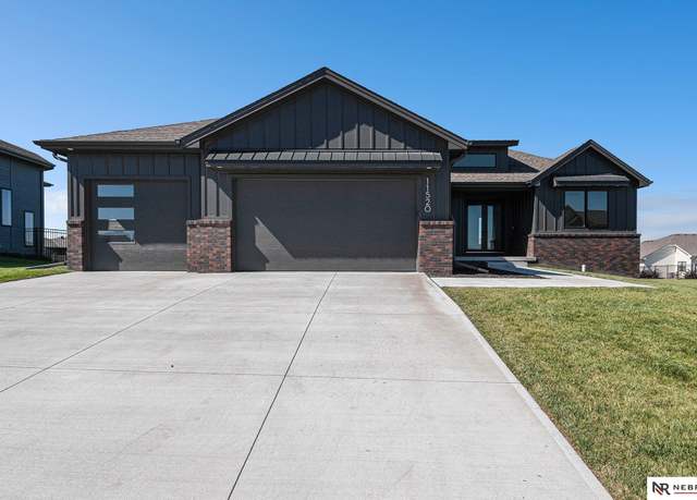 Property at 11520 S 117th St, Papillion, NE 68046, 4 beds, 3.5 baths