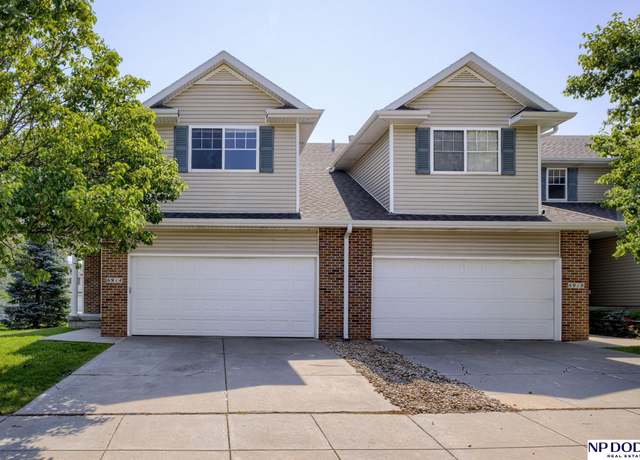 Property at 6914 Naples Dr, Lincoln, NE 68526, 3 beds, 2.5 baths