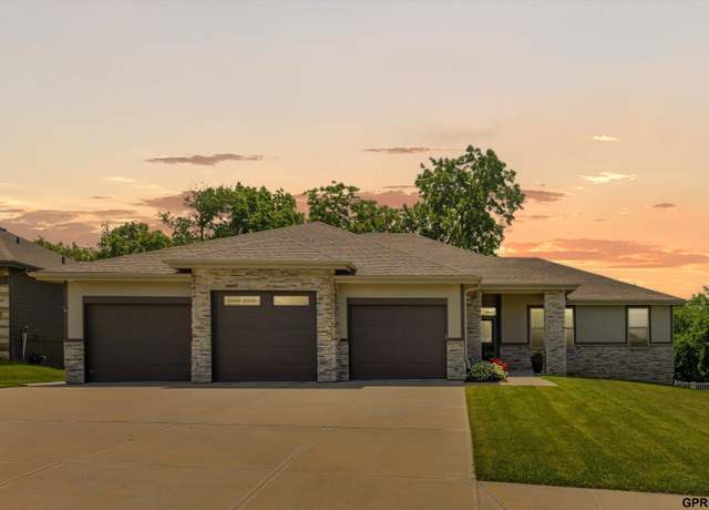 Property at 2111 Gindy Dr, Bellevue, NE 68147, 5 beds, 3.5 baths