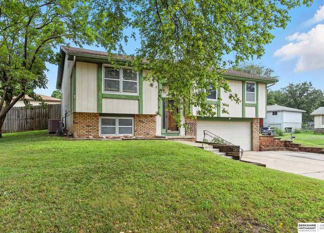 Property at 11231 Roxbury Dr, Omaha, NE 68137, 3 beds, 2 baths