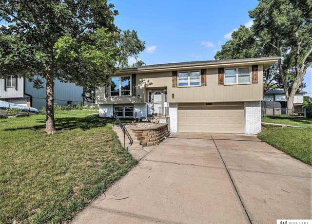 Property at 8313 S 49 St, Bellevue, NE 68157, 3 beds, 2.5 baths