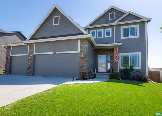 Property at 6311 N 169th St, Omaha, NE 68116, 4 beds, 3.5 baths