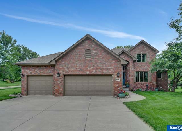 Property at 6700 S Ridge Dr, Lincoln, NE 68512, 3 beds, 3.5 baths