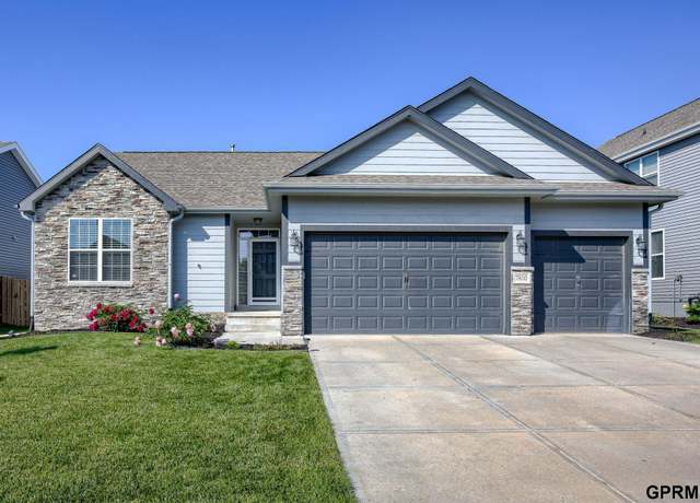 Property at 7810 S 184 Ave, Omaha, NE 68136, 4 beds, 3 baths