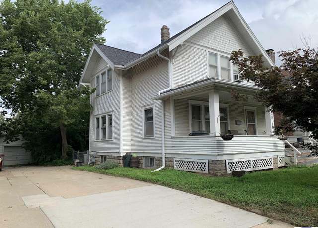 Property at 2728 Fontenelle Blvd, Omaha, NE 68104, 3 beds, 1.5 baths