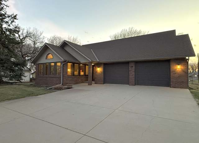 Property at 120 N 16th St, Geneva, NE 68631, 3 beds, 3 baths