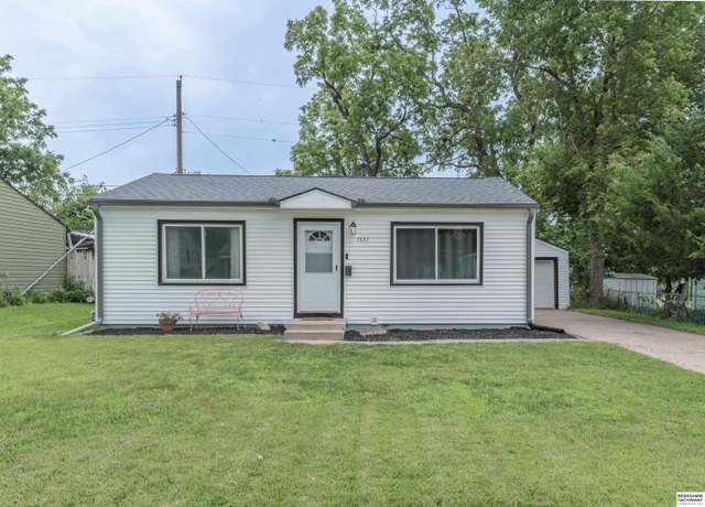 Property at 7337 S 69th St, La Vista, NE 68128, 2 beds, 1 bath