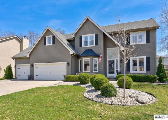 Property at 1729 S 177th Ave, Omaha, NE 68130, 4 beds, 2.5 baths