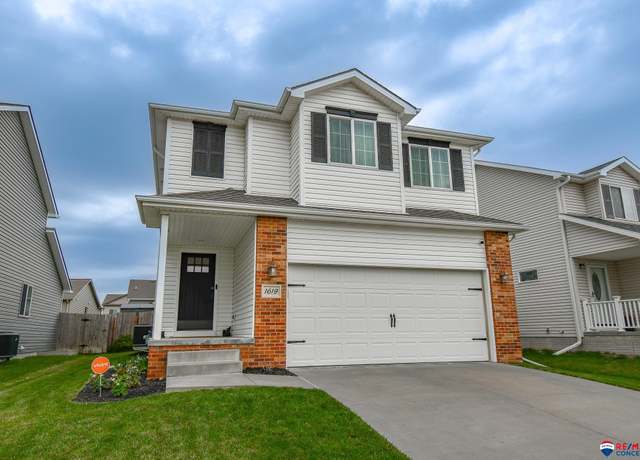 Property at 1619 Blanca Dr, Lincoln, NE 68521, 3 beds, 3.5 baths