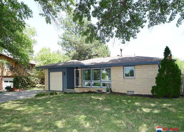 Property at 1840 E Bermuda Dr, Lincoln, NE 68506, 3 beds, 2 baths