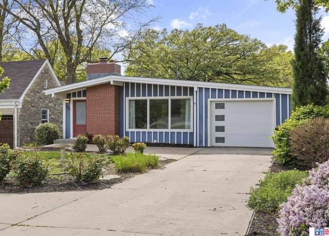 Property at 1141 S 48th St, Lincoln, NE 68510, 4 beds, 2.5 baths