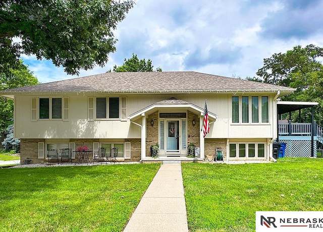 Property at 2205 S 161st Cir, Omaha, NE 68130, 3 beds, 2.5 baths