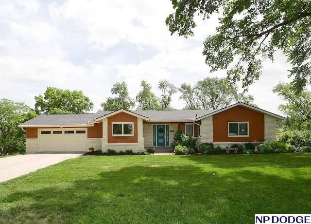 Property at 951 Crestridge Rd, Omaha, NE 68154, 4 beds, 3 baths