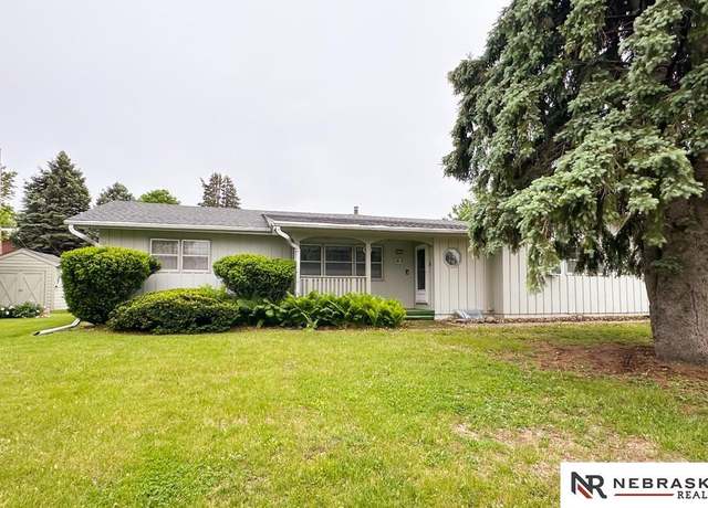 Property at 6251 Nebraska Ave, Omaha, NE 68104, 3 beds, 2 baths