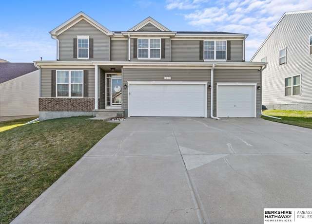 Property at 9002 N 156th Ave, Bennington, NE 68007, 4 beds, 2.5 baths